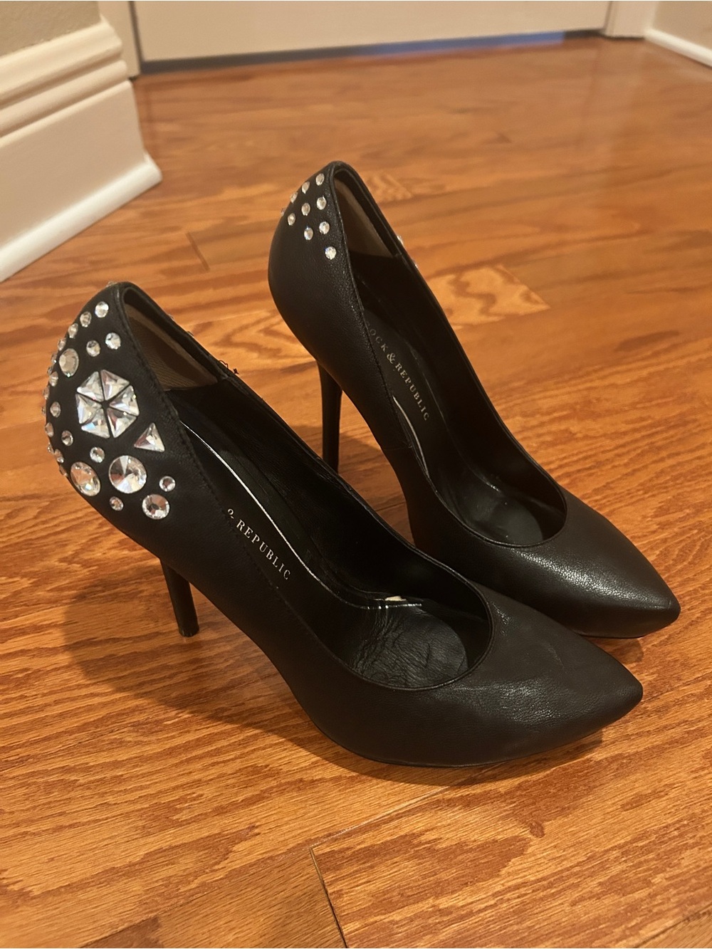 Rock & Republic Black Rhinestone Embellished Stiletto Pumps Size 8.5